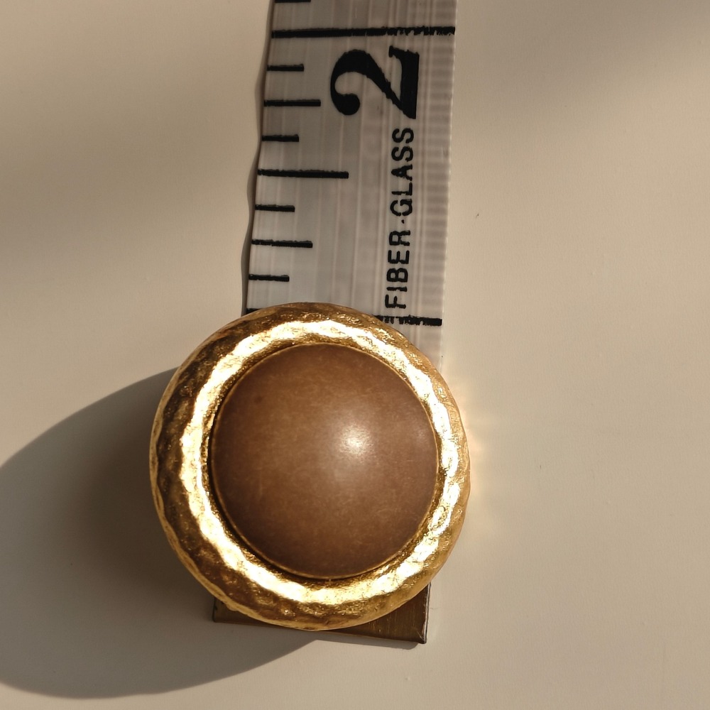 Vintage Ellen Designs Hammered Gold Tone Brown Cabochon Round Clip On Earrings - Picture 4 of 5